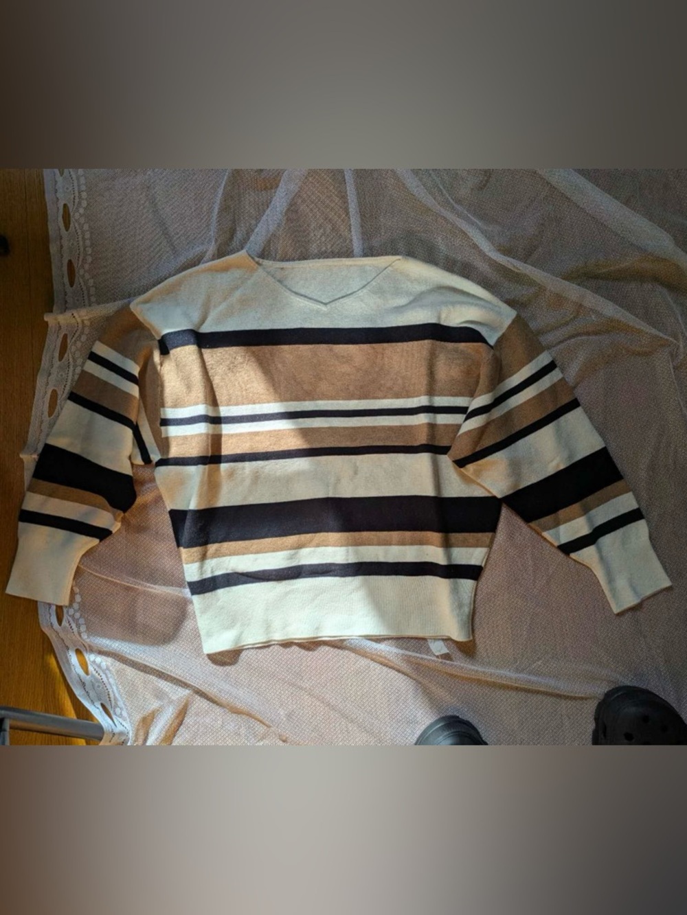 V - Neck Striped Knit Sweater L